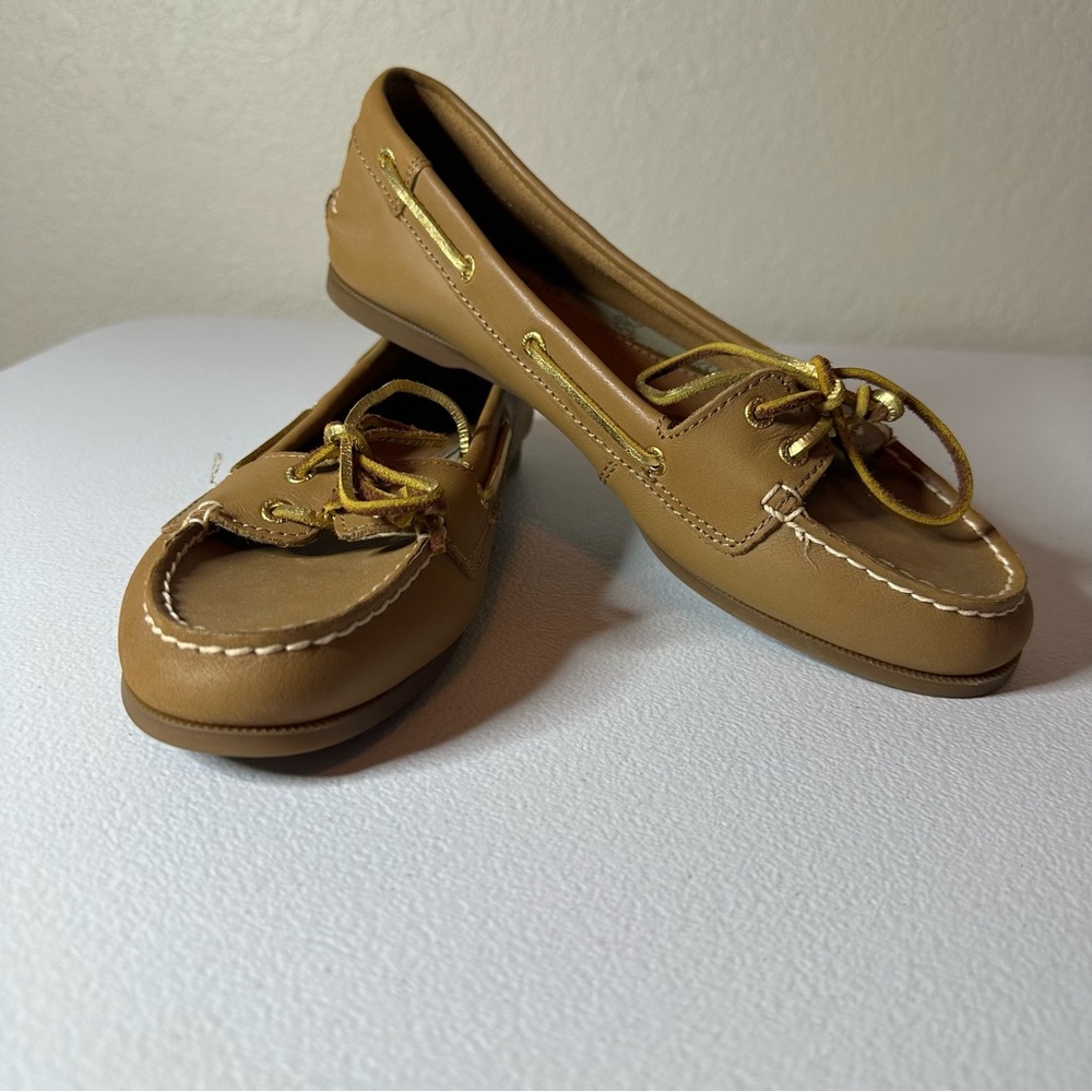 Sperry Tan Flats with Moccasin Stitching and Leather Laces